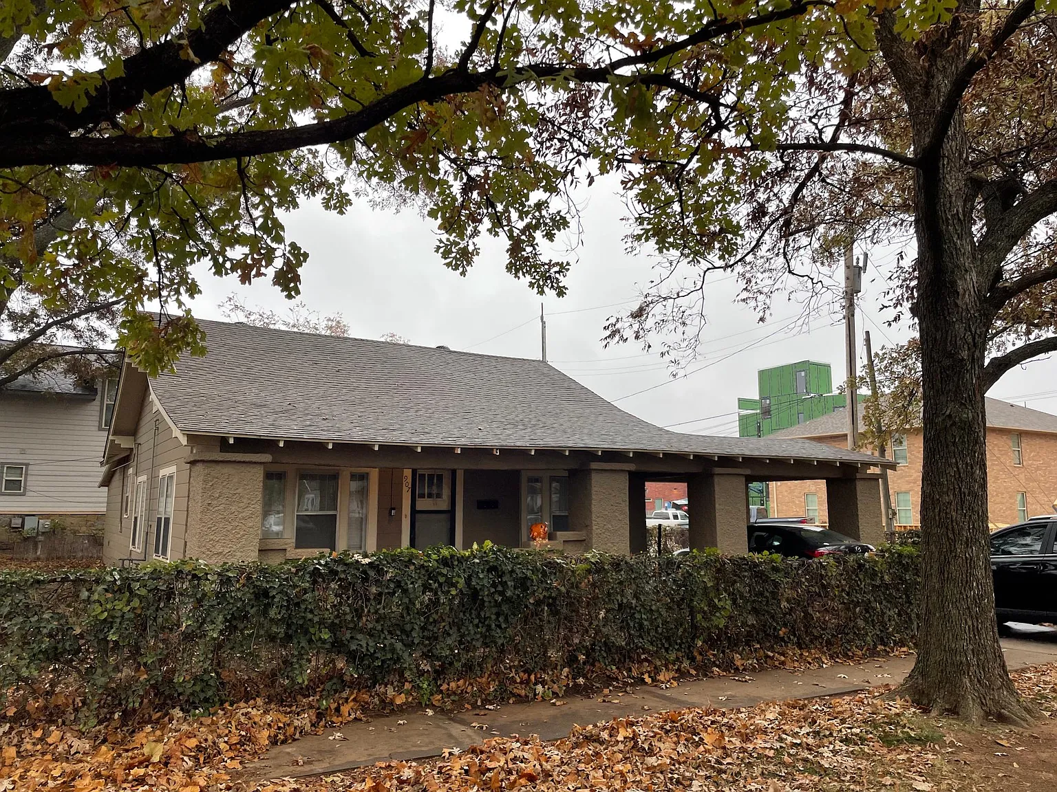 907 Monnett Ave — Photo 2