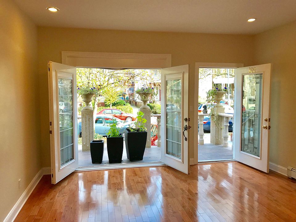 2nd image of 300 E 7th St #1
