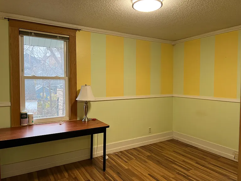 1122 Center St W — Photo 11