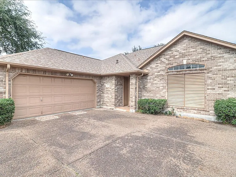 6330 Penny Ln — Photo 4