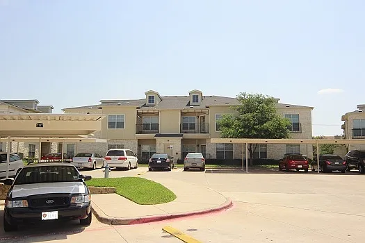Spicewood Crossing — Photo 3