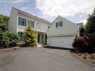 118 Whitepine Ct, Paramus, NJ 07652
