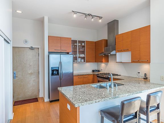 5th image of 38 Front St #1802