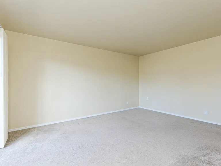 206 Chumalia St — Photo 5