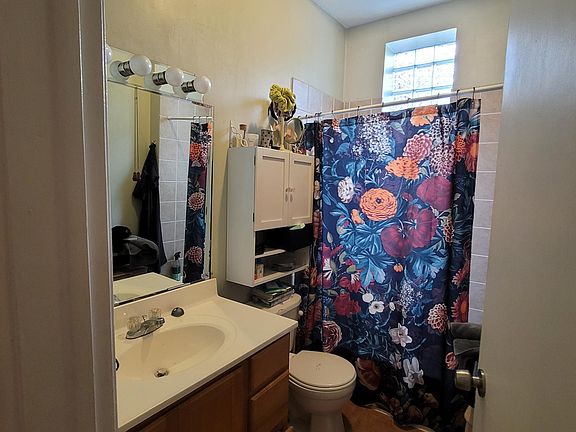5th image of 2312 W Dickens Ave APT 1R