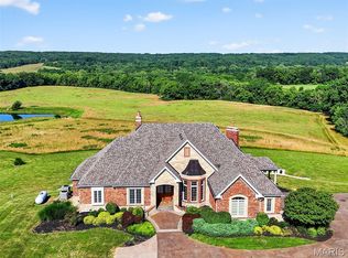 1058 Fox Run Rd, Elsberry, MO 63343