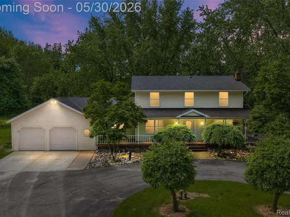 3750 Old Homestead Dr, Howell, MI 48855