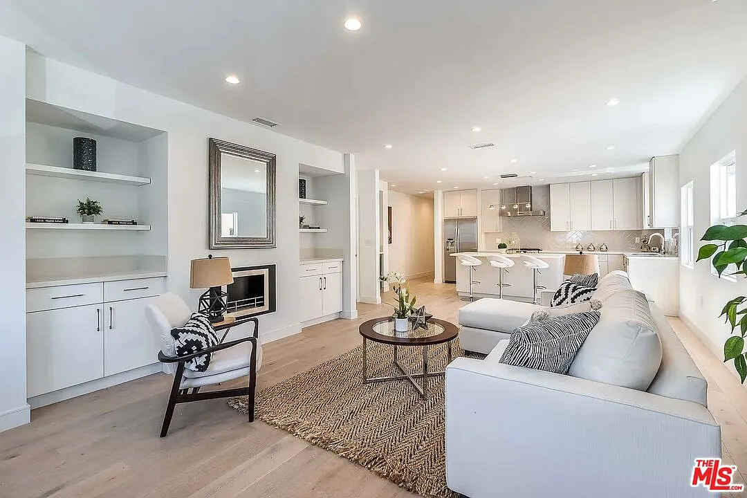 2 bed, 2.5 bath, 1440 sqft, $4,695 — Photo 3
