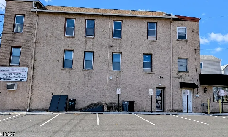 239 Union Blvd — Photo 2