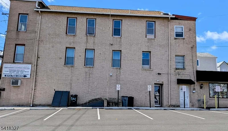 Building Photo - 239 Union Blvd