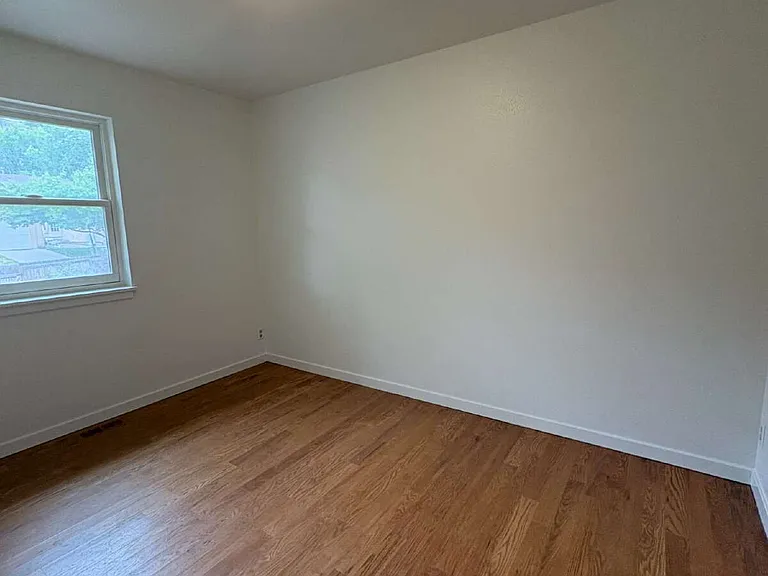 694 Echo Ln — Photo 9