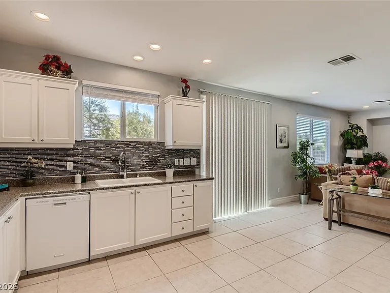 6689 Roanoke Ct — Photo 14