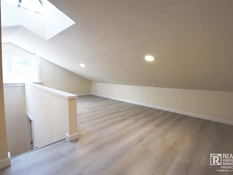 1710 Martin Luther King Jr Way — Photo 15