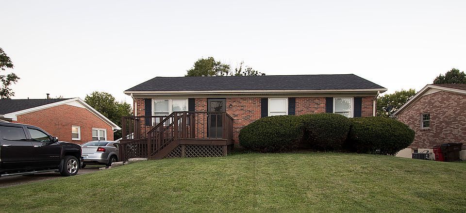 1st image of 526 Pinewood Dr