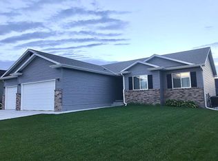 1138 N 101st St, Lincoln, NE 68527