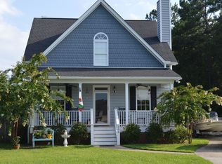 306 Salamander Ct, Huger, SC 29450