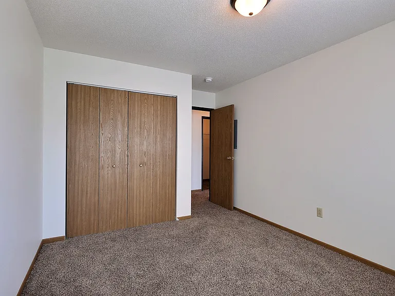 Fargo, ND Sterling Park Apartments | Bedroom