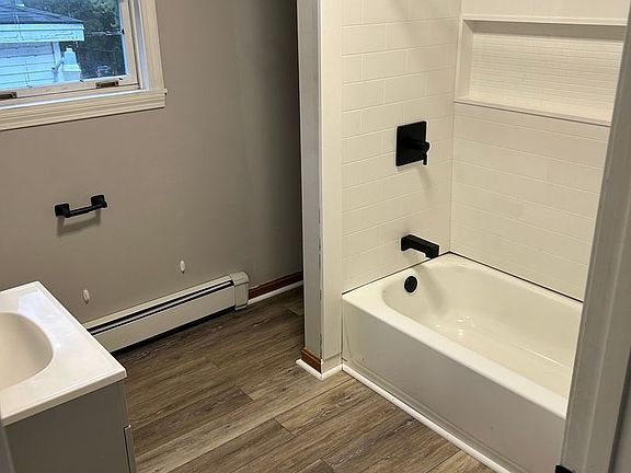 3rd image of 44 Sheldon St APT 6