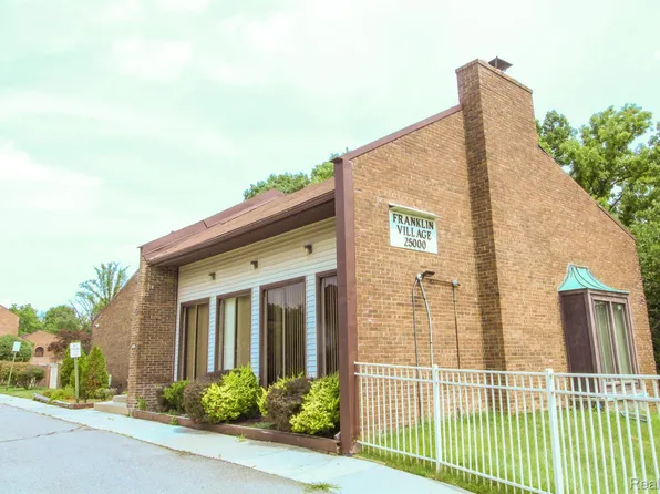 25065 Champlaign Dr, Southfield, MI 48034