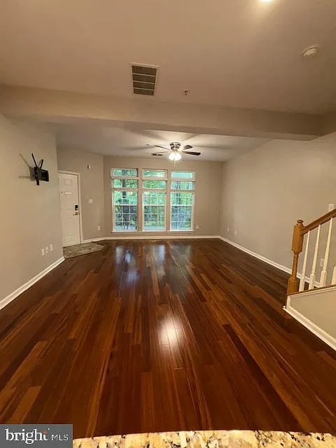 3 bed, 2.5 bath, 1665 sqft, $3,000 — Photo 2