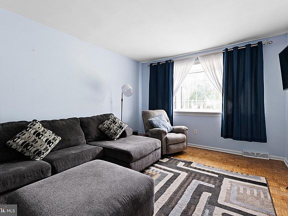 4th image of 561 Hemingway Dr
