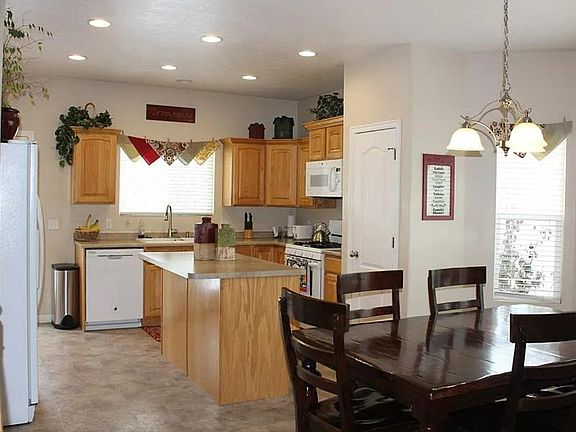 3rd image of 5530 N Windsor Way
