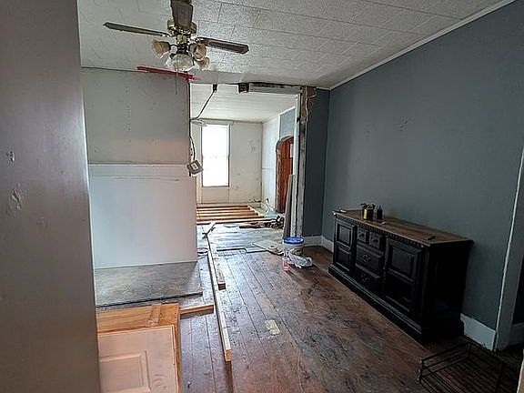 3rd image of 1458 Chase St