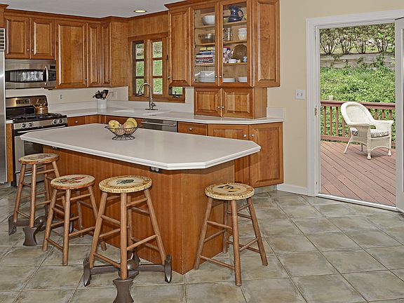 Maple Cabinet Kitchen 