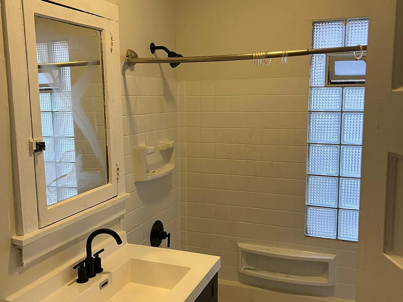 1223 W Walker St — Photo 3