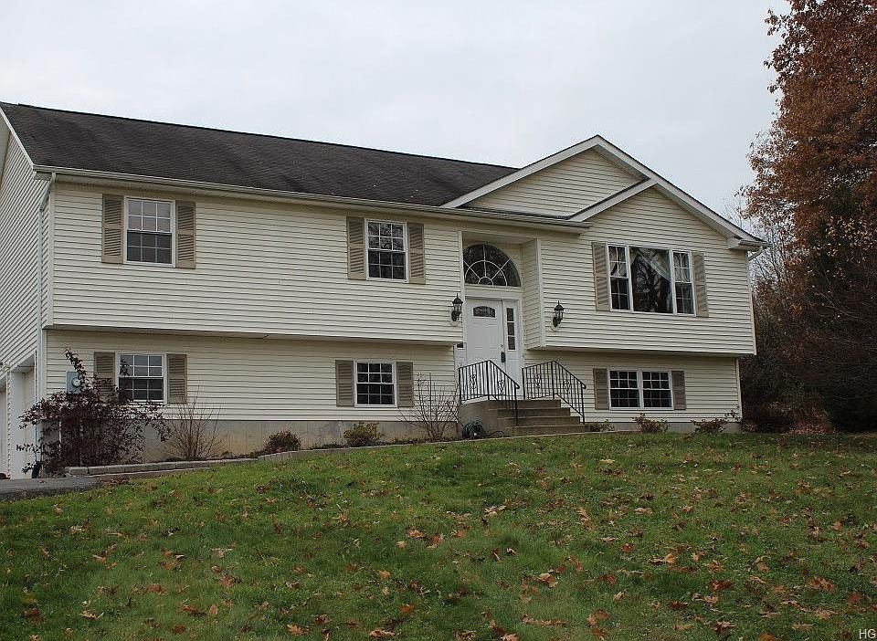 1st image of 6 Sandburg Pl