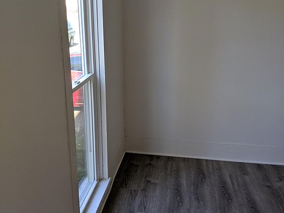3rd image of 19 E Saint Clair St APT B