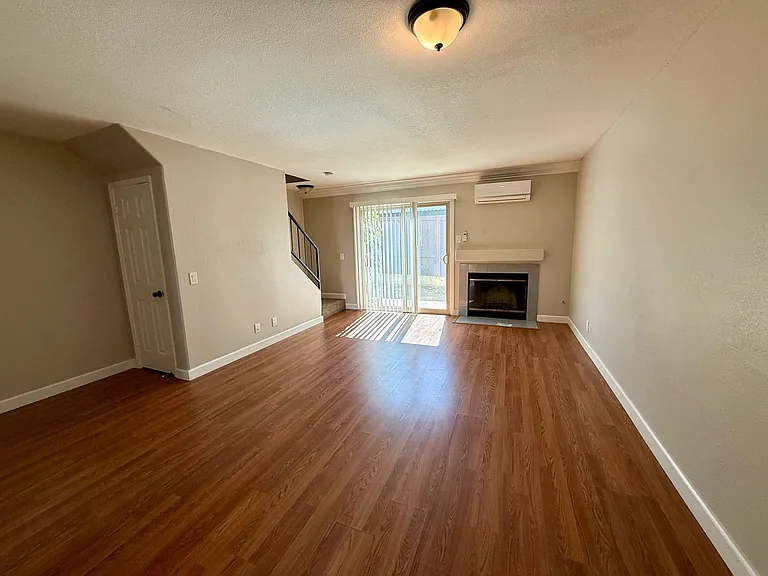 Casa Lane Townhomes — Photo 5