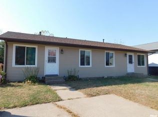 737 9th St, Colona, IL 61241