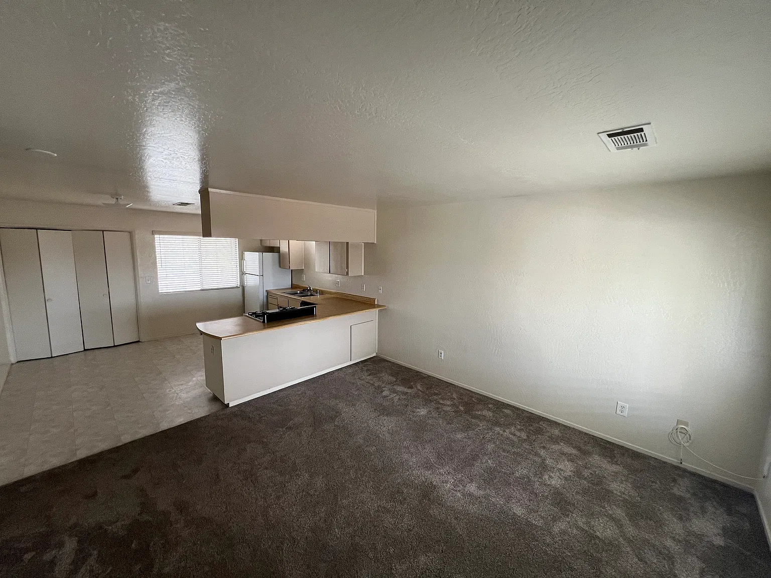 2 bed, 850 sqft, $1,470 — Photo 2