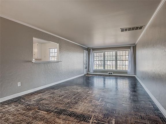 5th image of 2113 Carlton Way