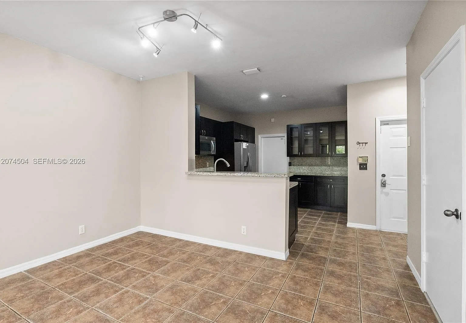 Sectors 3 & 4 Boundary Pl — Photo 4