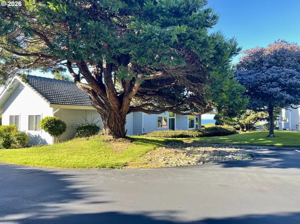 210 Schooner Bay Dr, Brookings, OR 97415