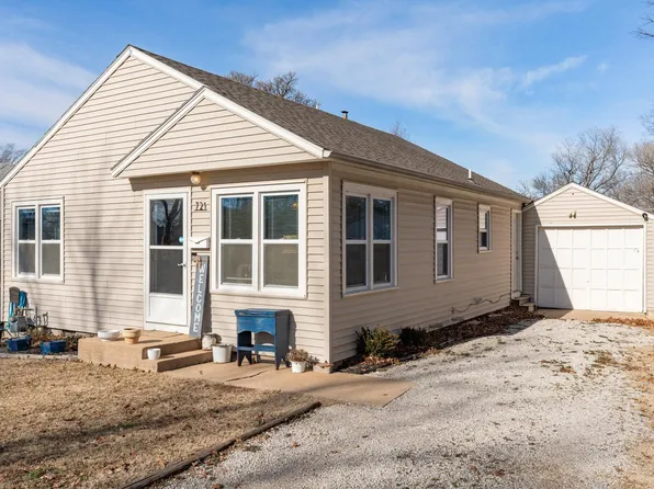 721 E 7th St, Wellington, KS 67152