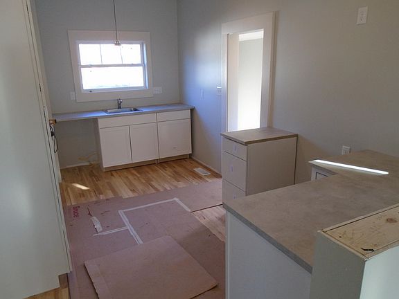 5th image of 4245 Winthrop Ave