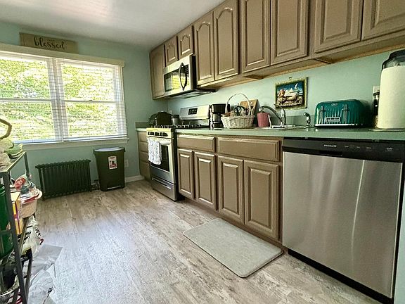 4th image of 44 Jefferson Ave Floor 2
