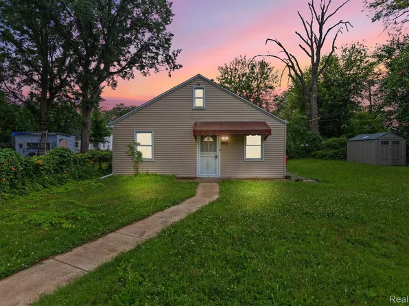 14734 Collinson Ave, Eastpointe, MI 48021