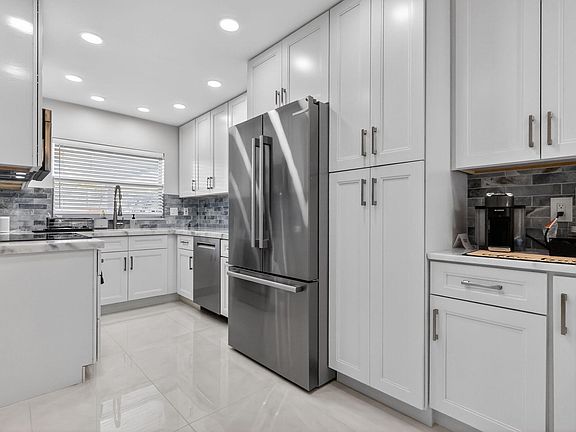 3rd image of 700 NE Harbour Terrace #1250