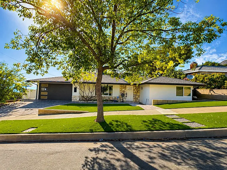 1505 Riviera Dr — Photo 5