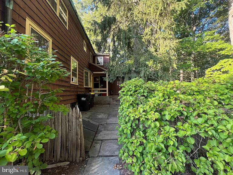 51 Elfman Dr — Photo 6