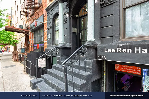 Rented by The Blueground | media 21