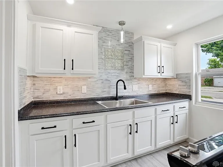 3924 Fulton Ave — Photo 4