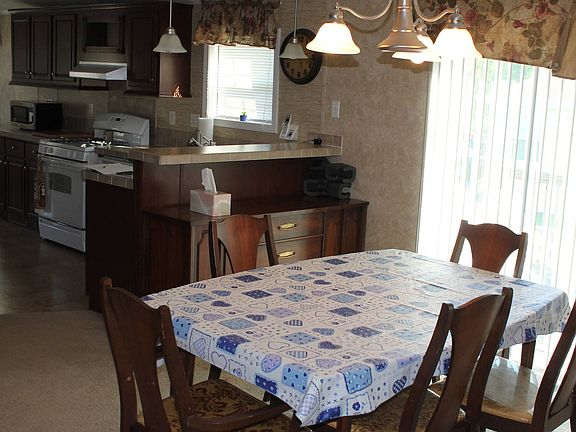 5th image of 102 Deerhaven Ln