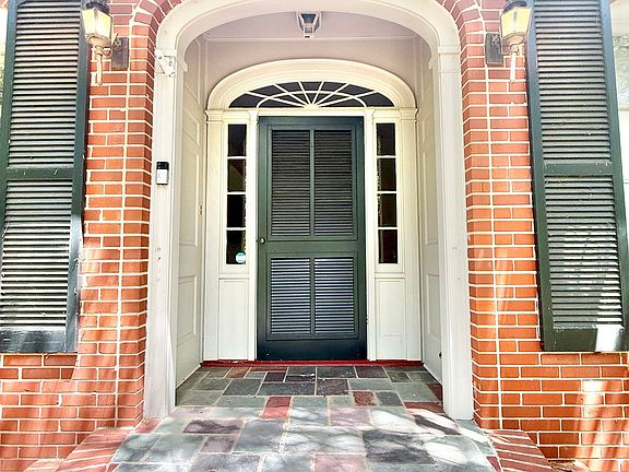 2nd image of 1521 Woodland St SE