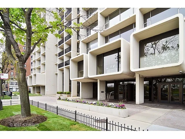 3200 N Lake Shore Dr APT 309 photo 1