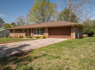 1706 Grandaddy Rd, Lawrenceburg, TN 38464